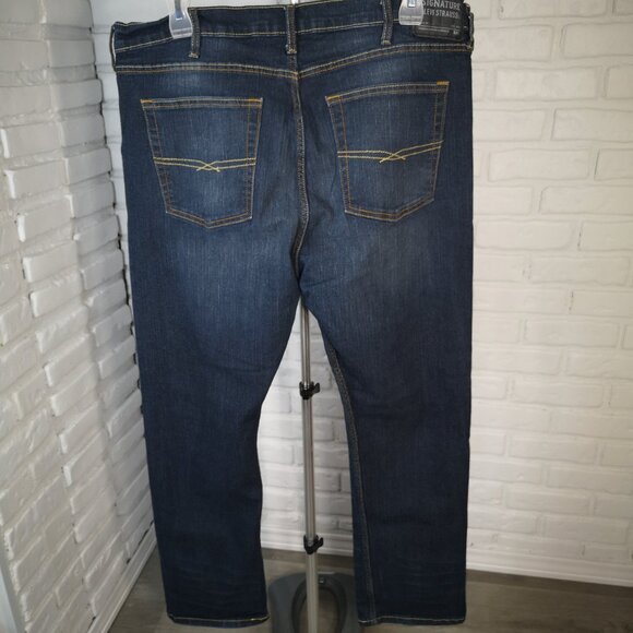Signature by Levi Strauss & Co Men's Size 42/32 Medium Wash S51 Straight Jeans - Picture 2 of 11